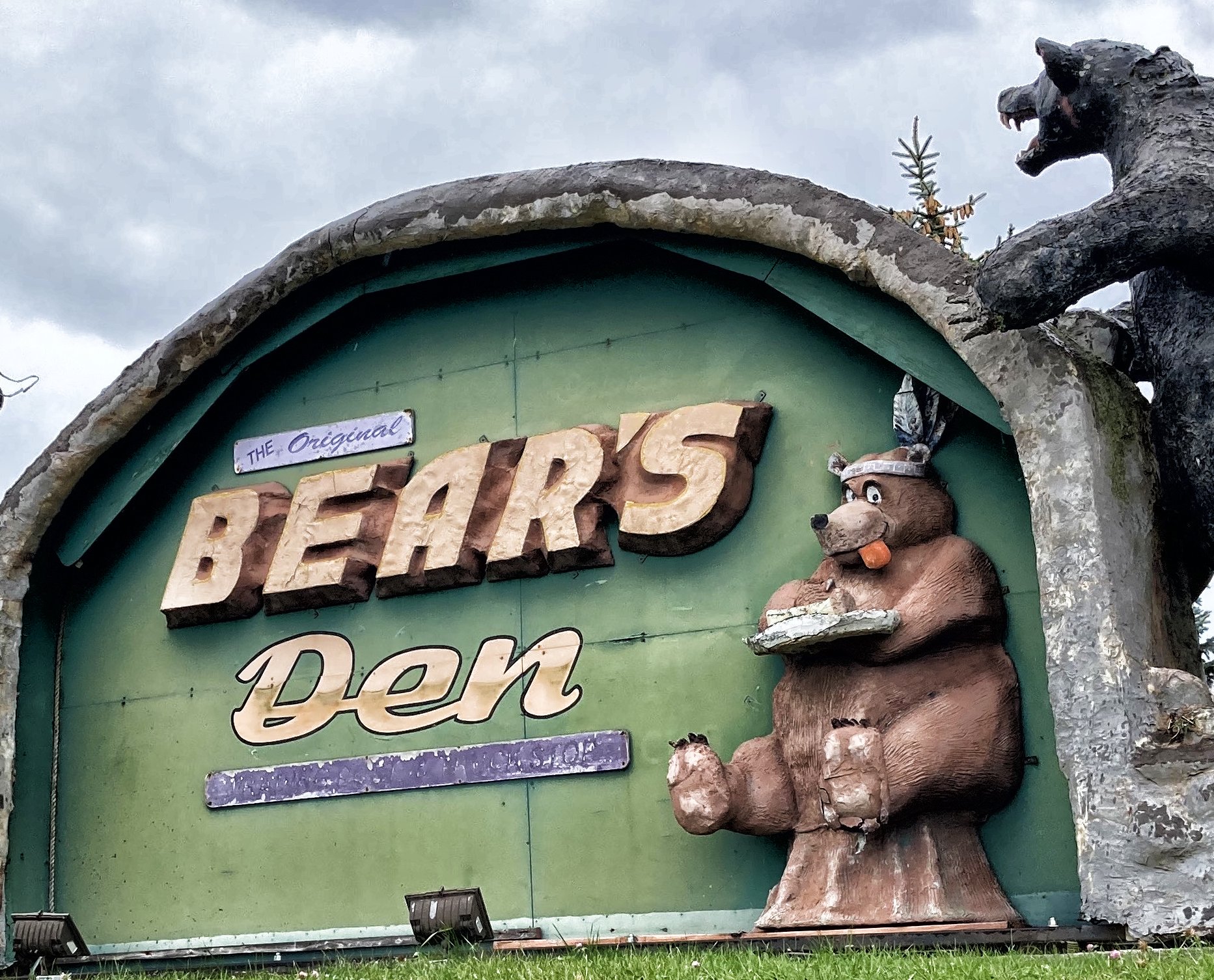 bears-den-sign-crop=ret copy.jpg