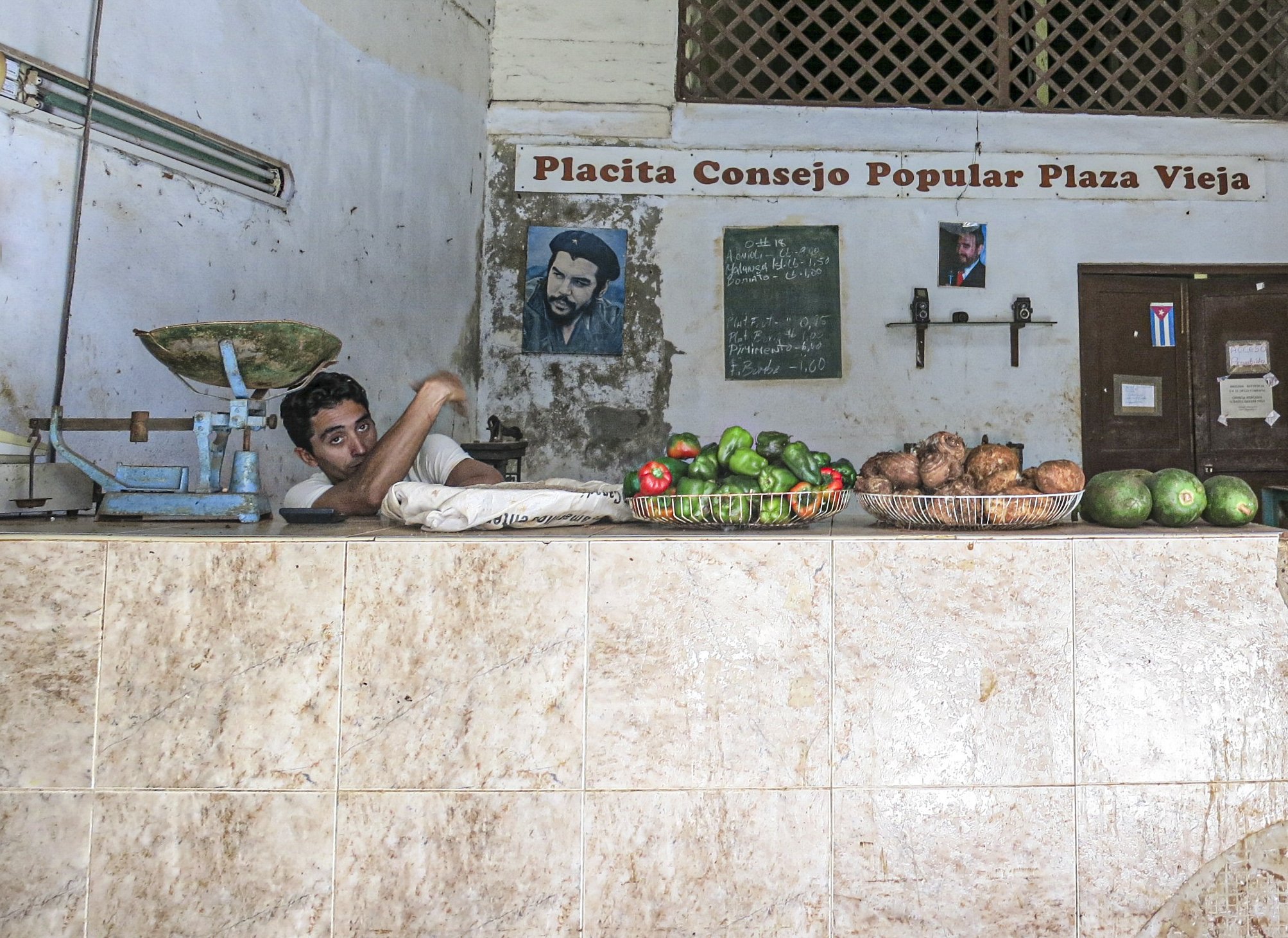 LA HABANA VIEJA | Grocery store | All images this page © Phoebe Eaton 2024 | All rights reserved