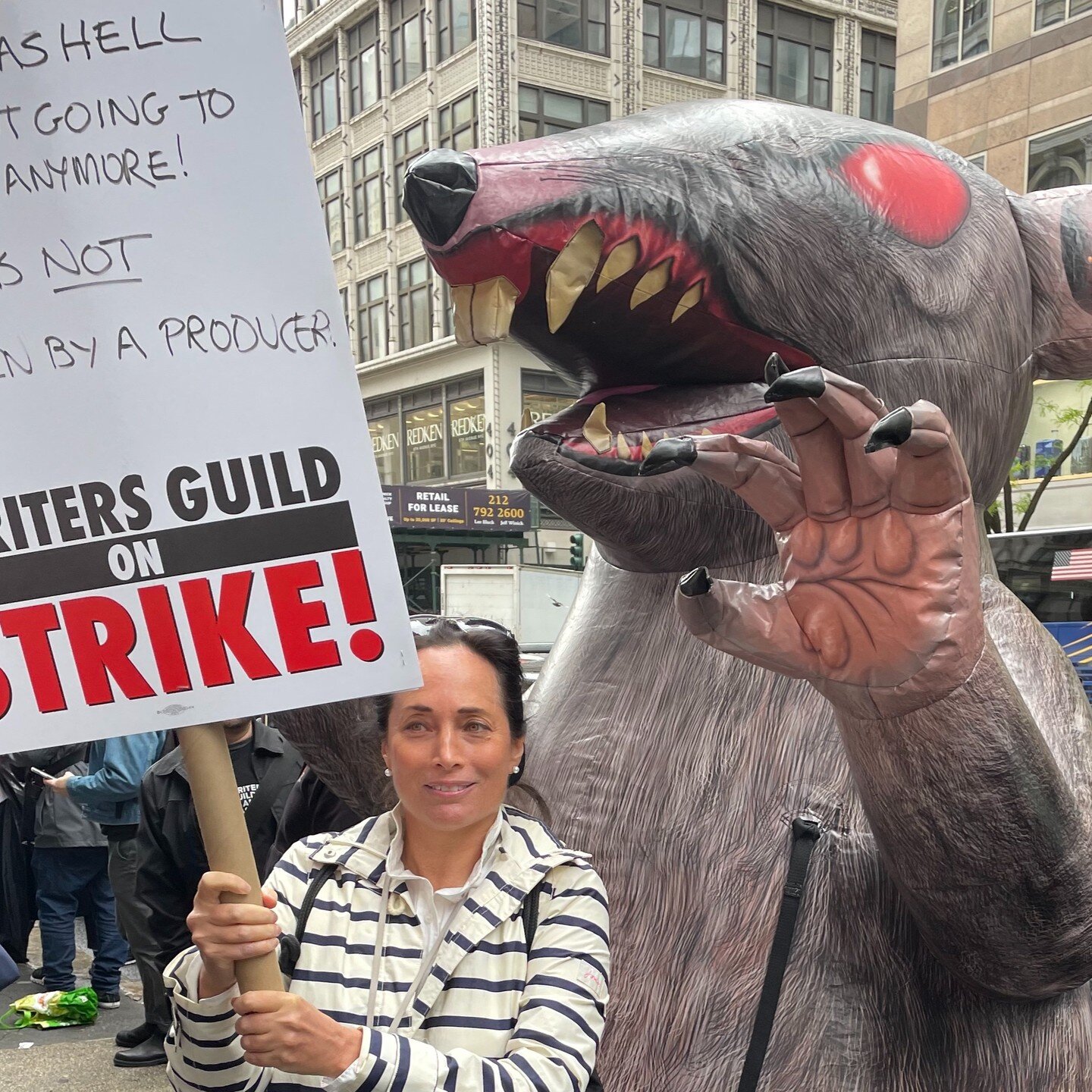 Best signs off the Writers Strike/NYC picket lines, Day One. (Advance with arrow.)
.
.
.
.

#bestsigns #writersstrike #wgaeast #kingrat #lookfortheunionlabel