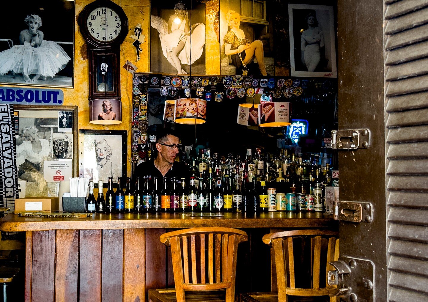 The moody hole-in-the-wall Marilyn Bar. #viejosanjuan #marilynmonroe #methodbartending