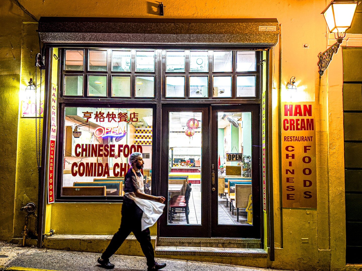 Nightfall at the inexplicably/not so appetizingly named &quot;Chinese foods&quot; restaurant &quot;Han Cream,&quot; a wonderful Hopper-style period piece in #viejosanjuan. 

Order some shrimp en salsa langosta or enchilado with your fried wontons or 