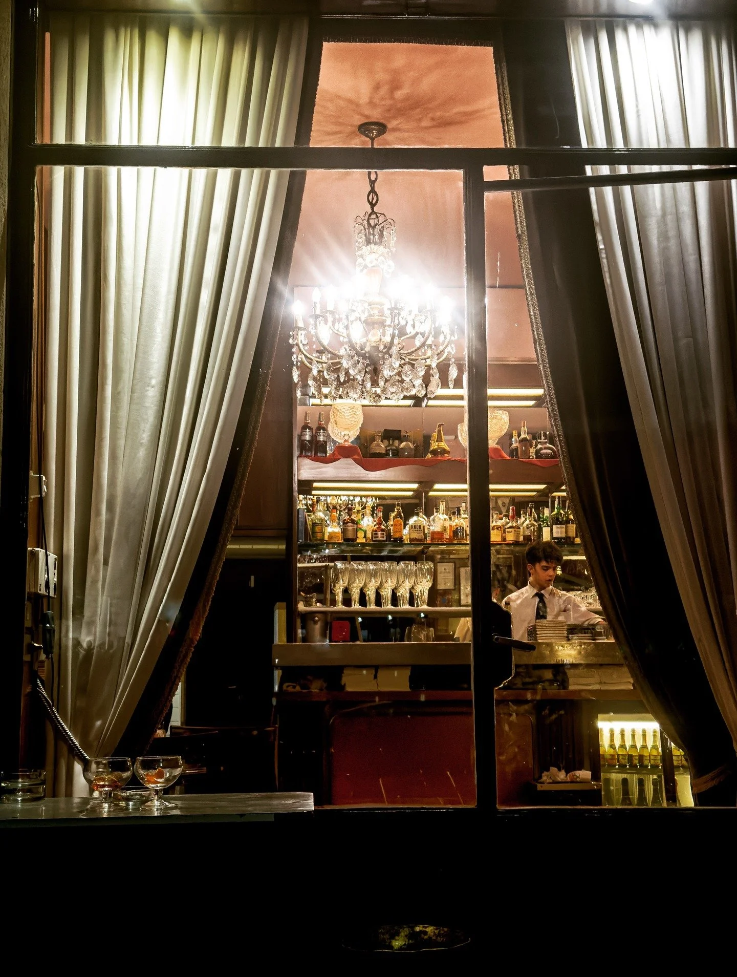 They say the Negroni Sbagliato was invented here in Milan in the 70s when the barkeep mistakenly reached for the prosecco instead of the gin. Overleaf: the oversize Murano glasses. #barbasso #everydayitaly