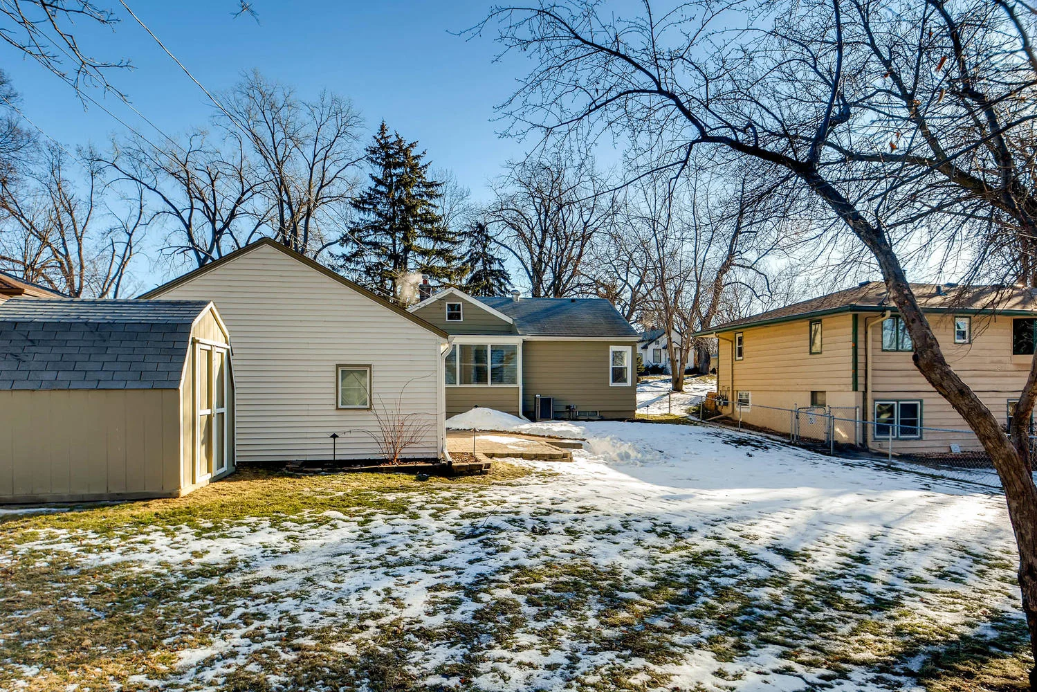 4630 7th St NE Minneapolis MN-large-026-27-Back Yard-1500x1000-72dpi.jpg