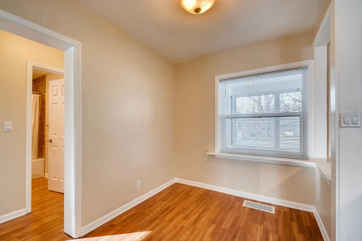 4630 7th St NE Minneapolis MN-large-013-20-Breakfast Area-1500x1000-72dpi.jpg