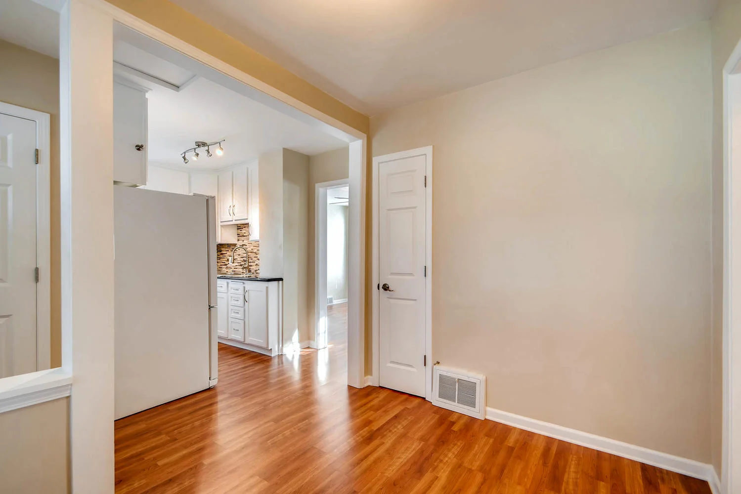 4630 7th St NE Minneapolis MN-large-015-18-Breakfast Area-1500x1000-72dpi.jpg