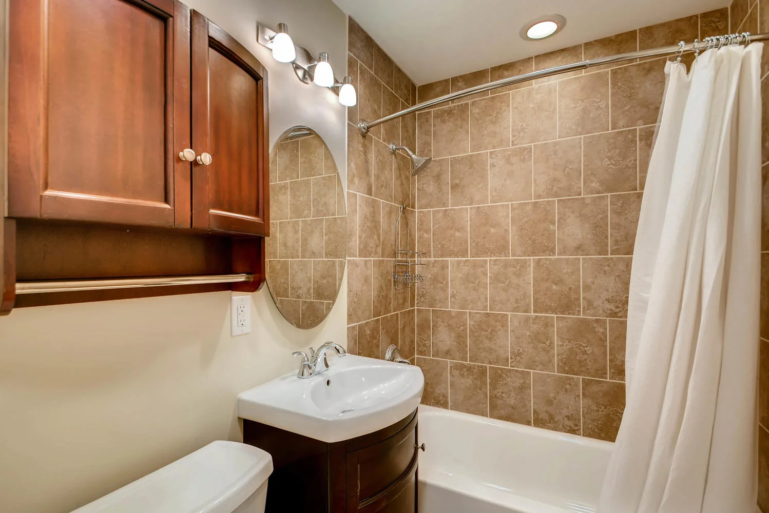 4630 7th St NE Minneapolis MN-large-017-11-Bathroom-1499x1000-72dpi.jpg