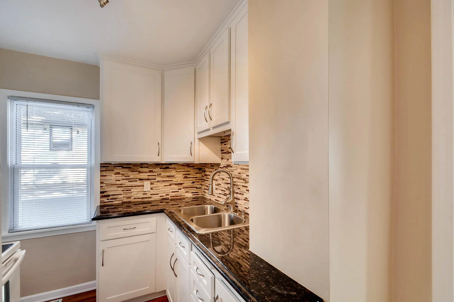 4630 7th St NE Minneapolis MN-large-010-8-Kitchen-1500x1000-72dpi.jpg