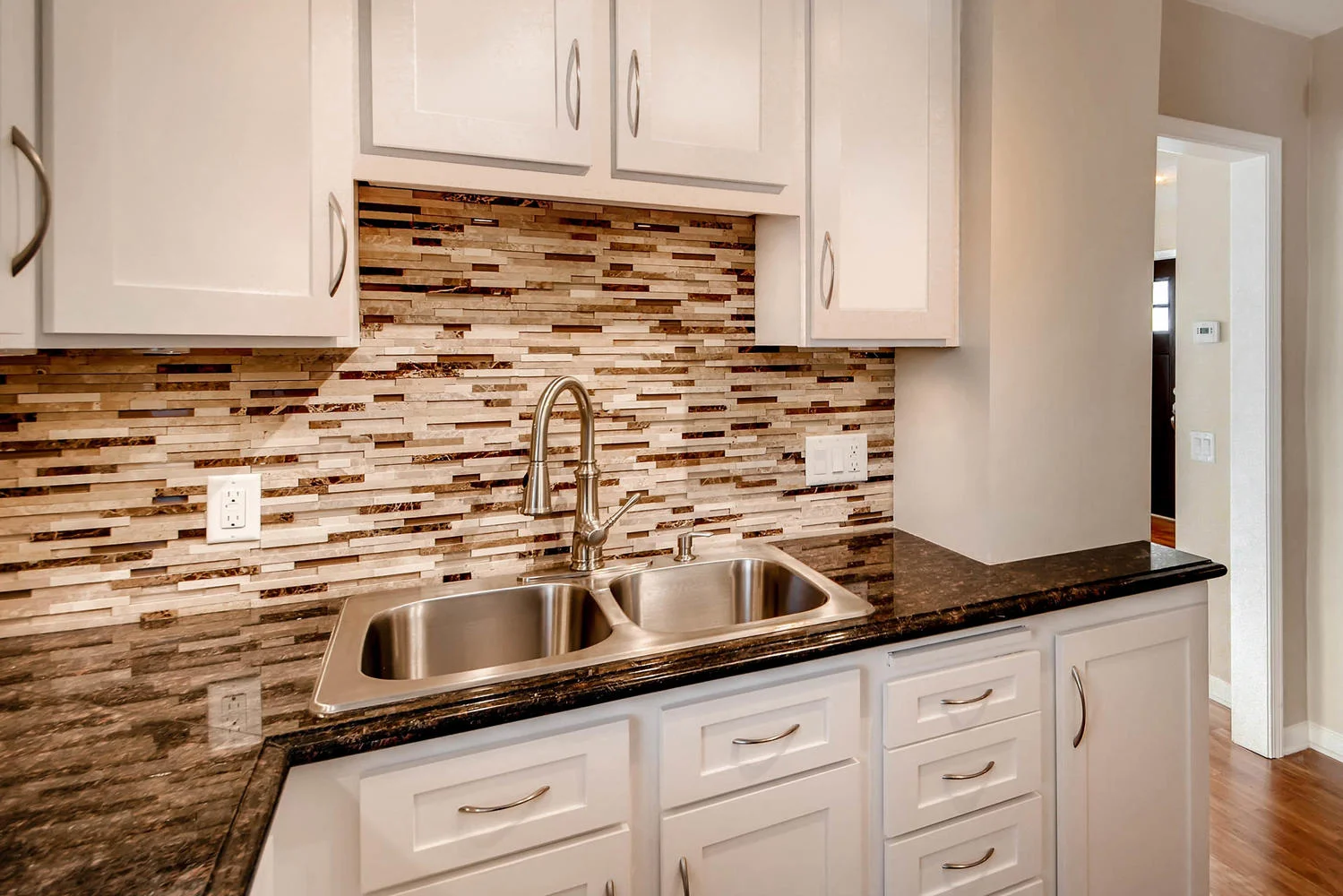 4630 7th St NE Minneapolis MN-large-011-10-Kitchen-1500x1000-72dpi.jpg