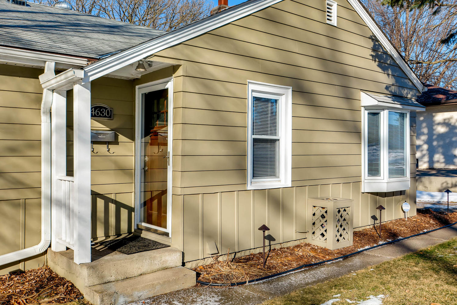 4630 7th St NE Minneapolis MN-large-004-1-Exterior Front Entry-1500x1000-72dpi.jpg