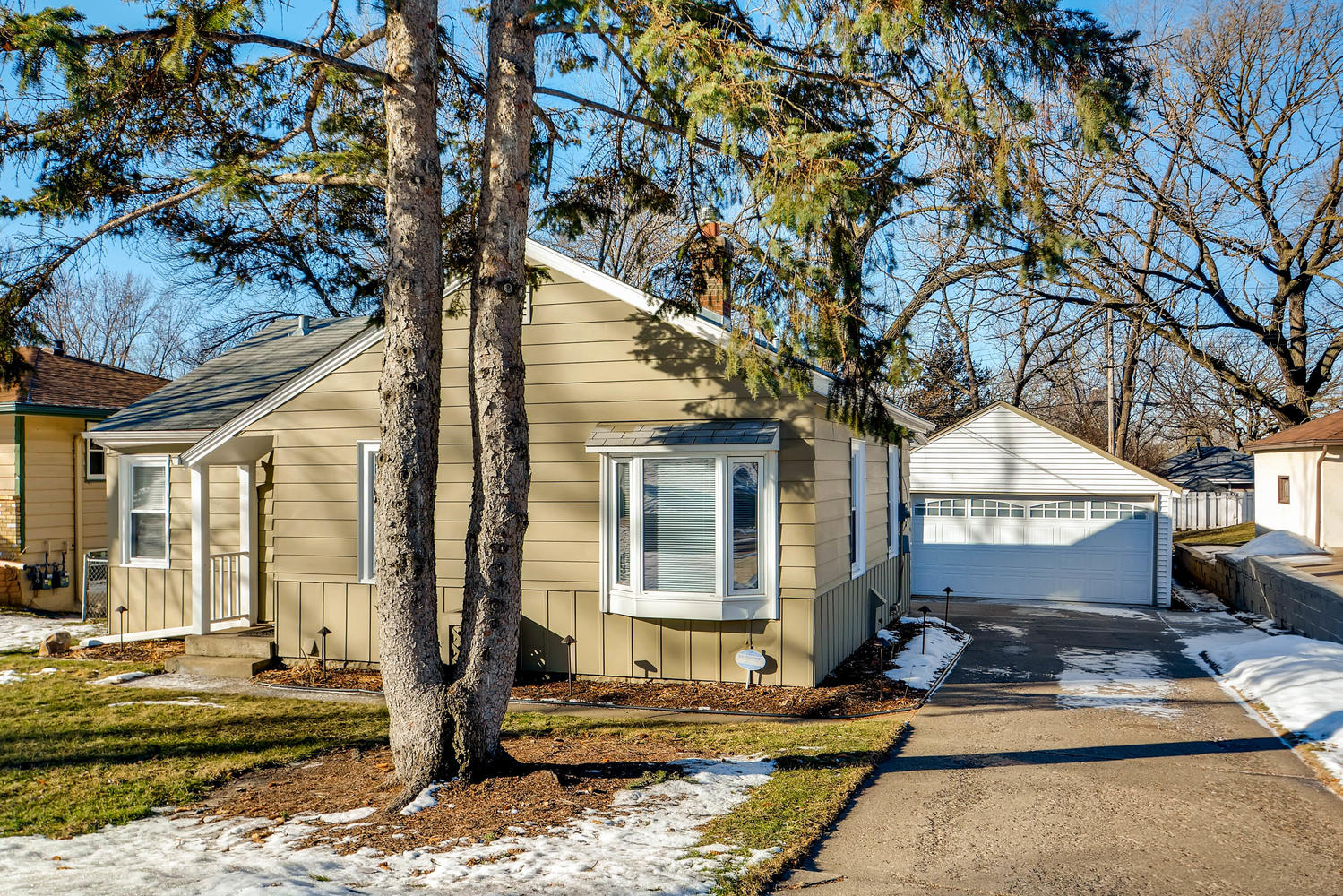 4630 7th St NE Minneapolis MN-large-003-2-Exterior Front-1500x1000-72dpi.jpg