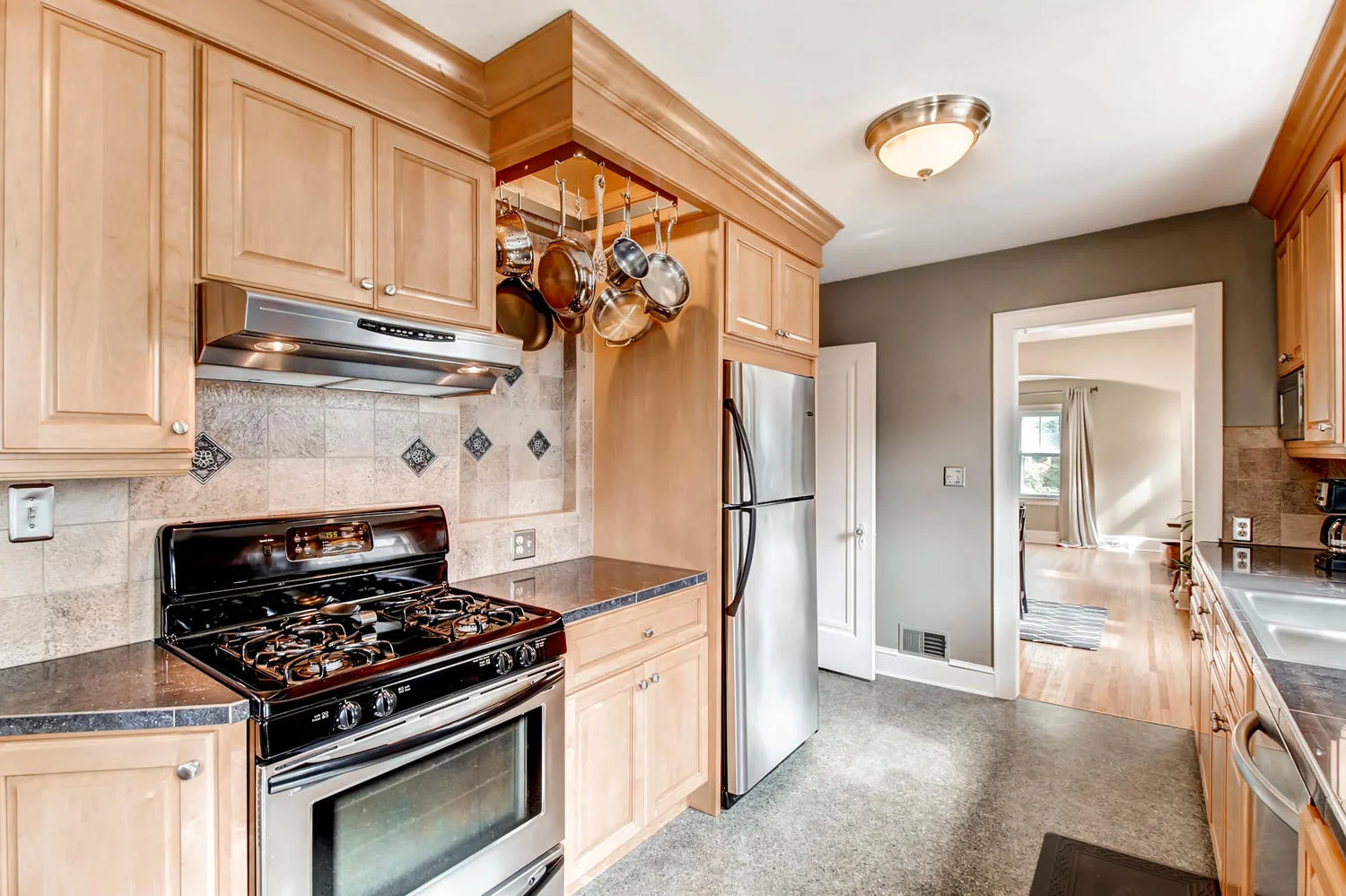 3138 Lincoln St NE Minneapolis-large-012-14-Kitchen-1500x1000-72dpi.jpg