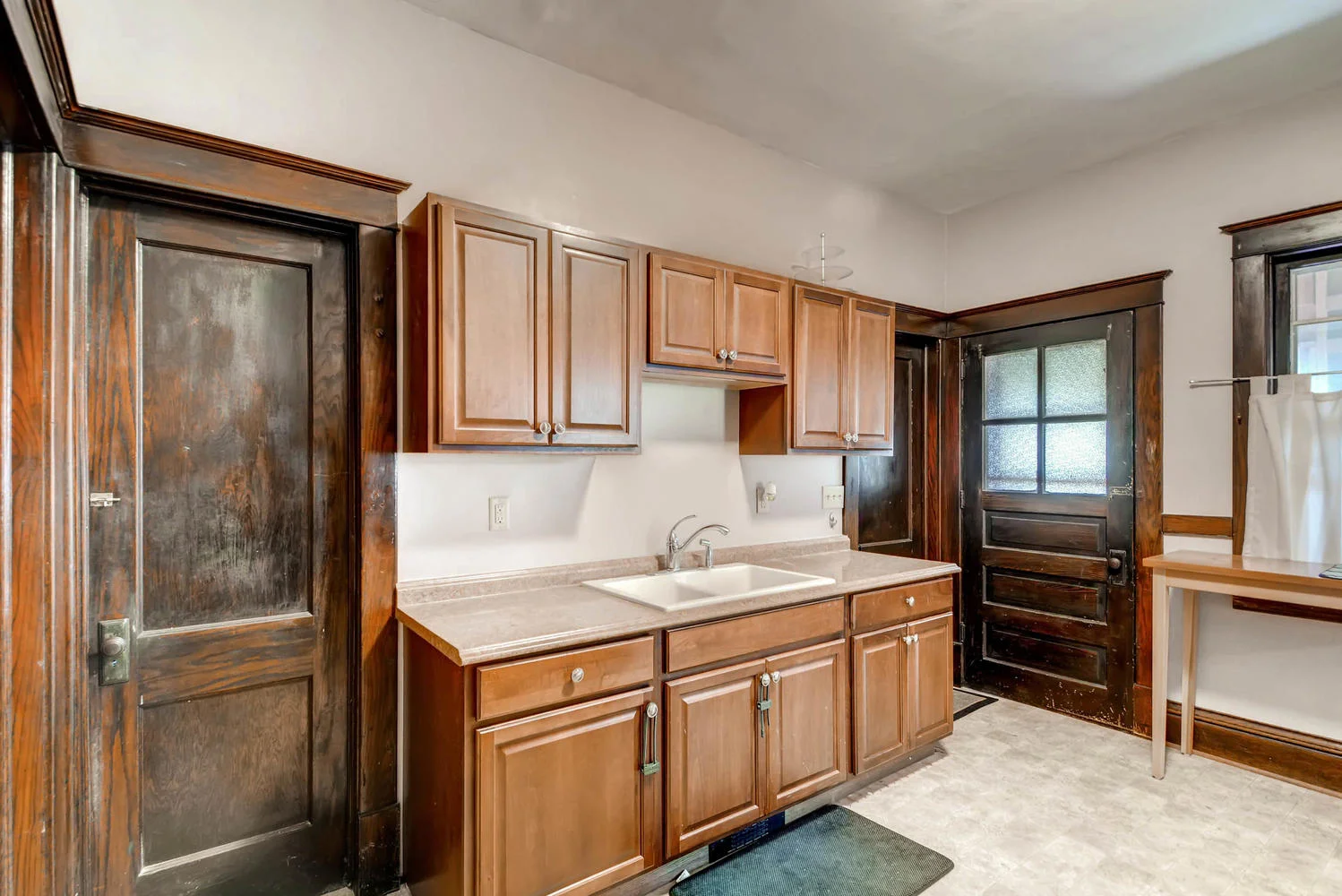 1121 Washington St NE-large-008-11-Kitchen-1499x1000-72dpi.jpg