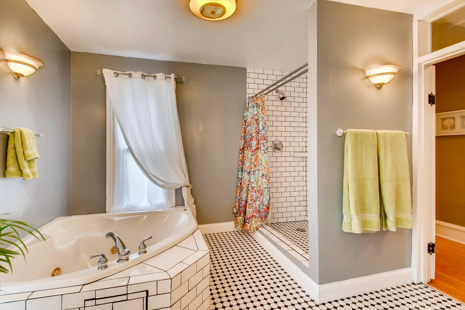 2327 Polk St NE Minneapolis MN-large-024-20-2nd Floor Bathroom-1499x1000-72dpi.jpg