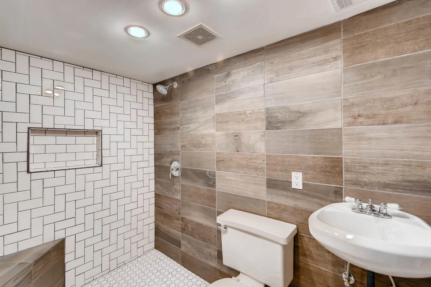 2622 Cleveland St NE-large-023-17-Lower Level Bathroom-1500x1000-72dpi.jpg