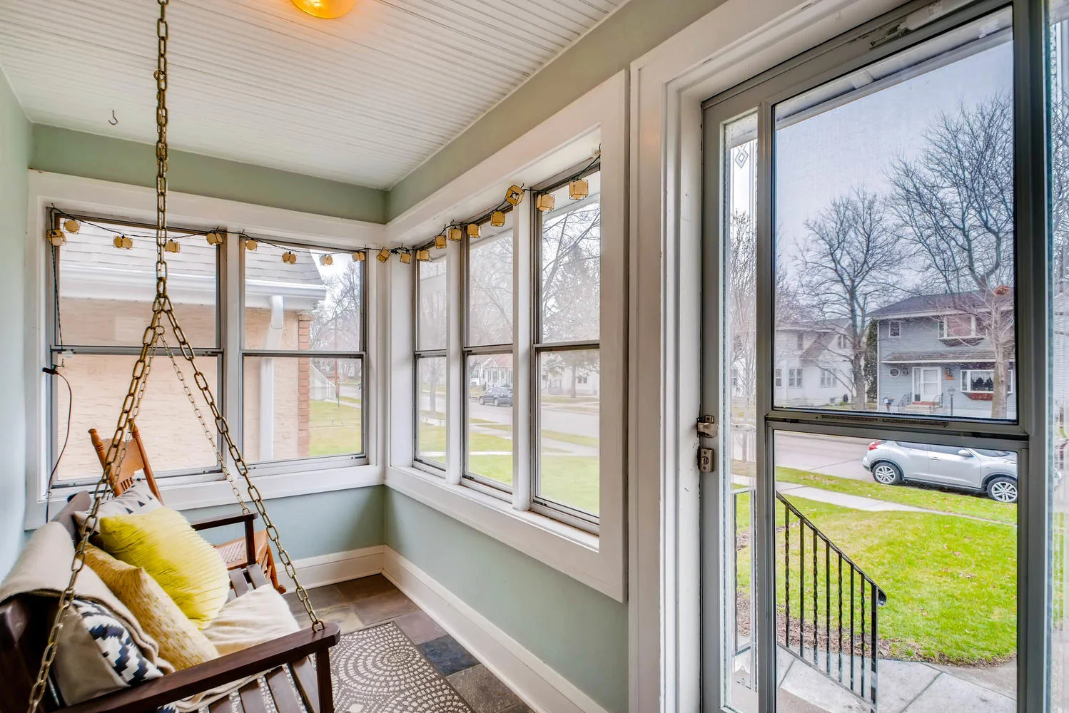 2622 Cleveland St NE-large-024-27-Sunroom-1499x1000-72dpi.jpg