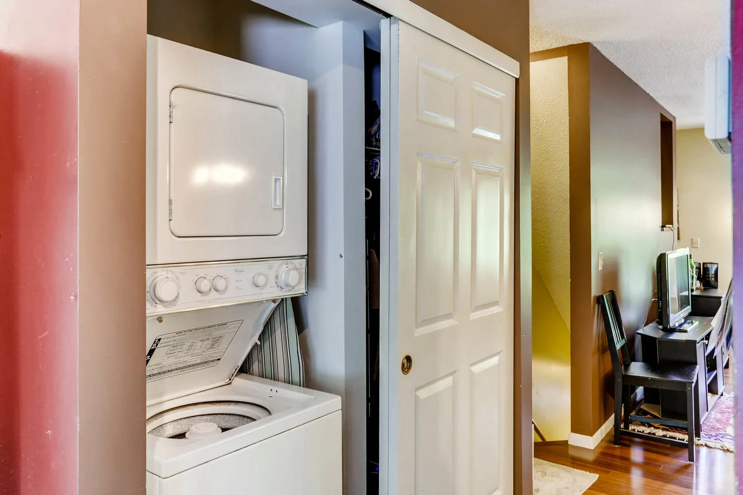 205 University Ave NE-large-021-17-Laundry Room-1500x1000-72dpi.jpg