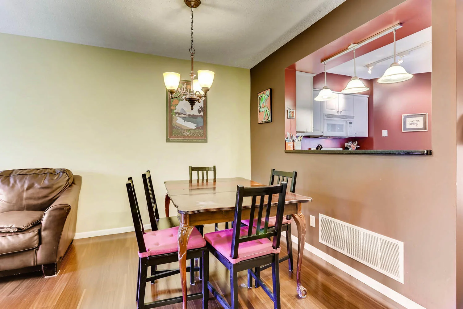 205 University Ave NE-large-009-5-Dining Room-1500x1000-72dpi.jpg
