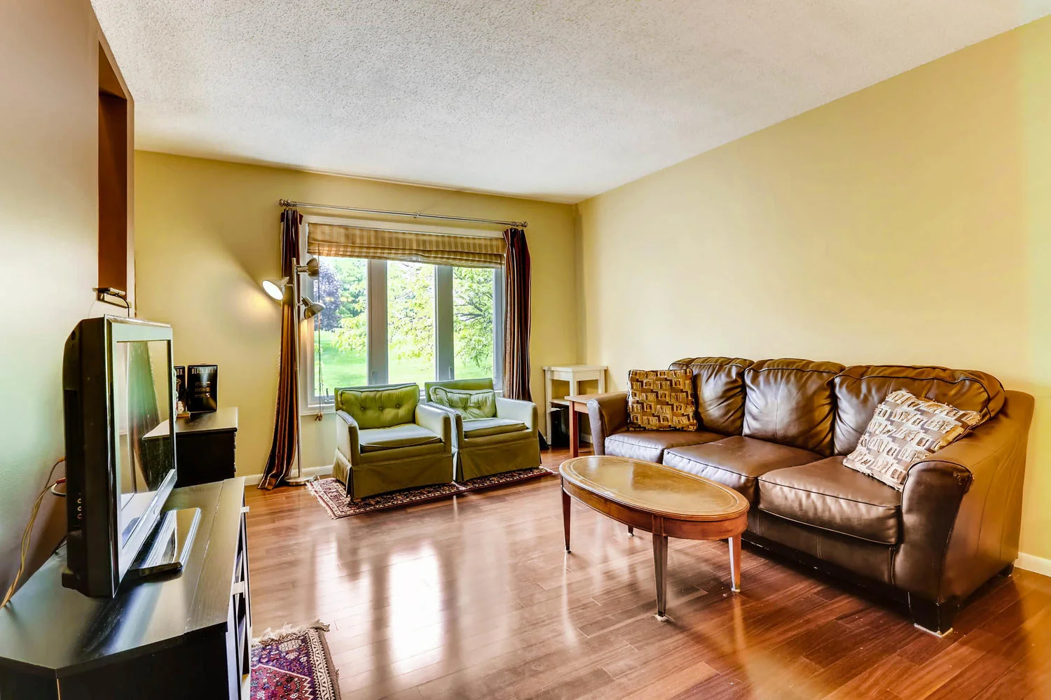 205 University Ave NE-large-006-13-Living Room-1500x1000-72dpi.jpg