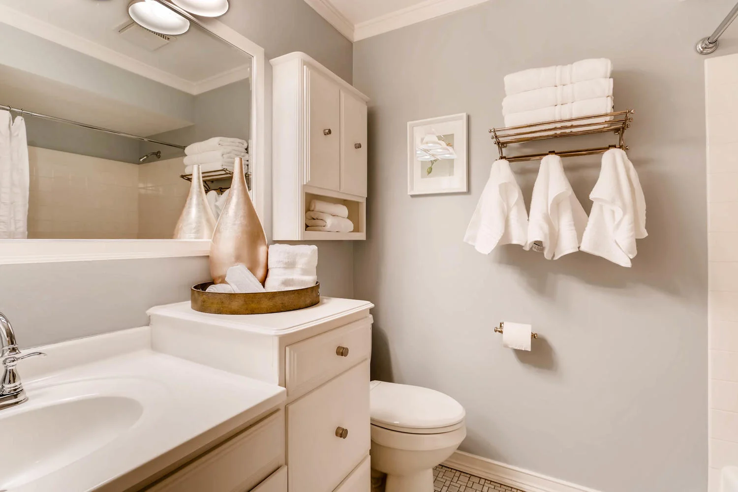 5701 Hyland Courts Minneapolis-large-019-8-2nd Floor Bathroom-1500x1000-72dpi.jpg