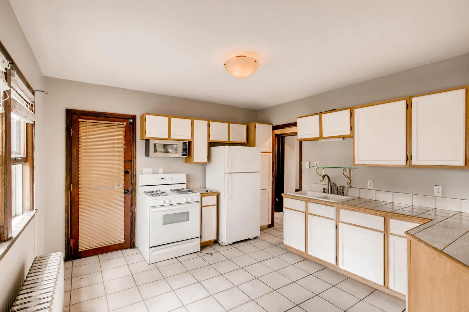 1010 2nd St NE Minneapolis MN-large-014-45-2nd Floor Kitchen-1500x1000-72dpi.jpg