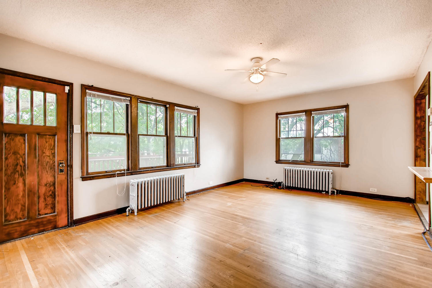 1010 2nd St NE Minneapolis MN-large-012-41-2nd Floor Living Room-1500x1000-72dpi.jpg