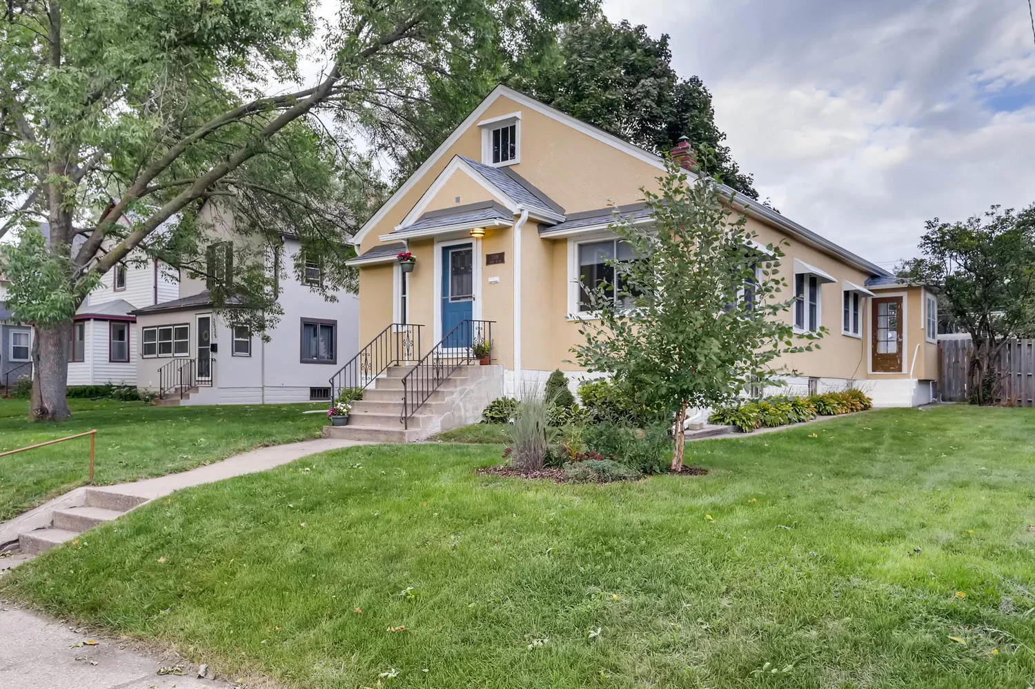 2519 3rd St NE Minneapolis MN-large-003-10-Exterior Front-1500x1000-72dpi.jpg