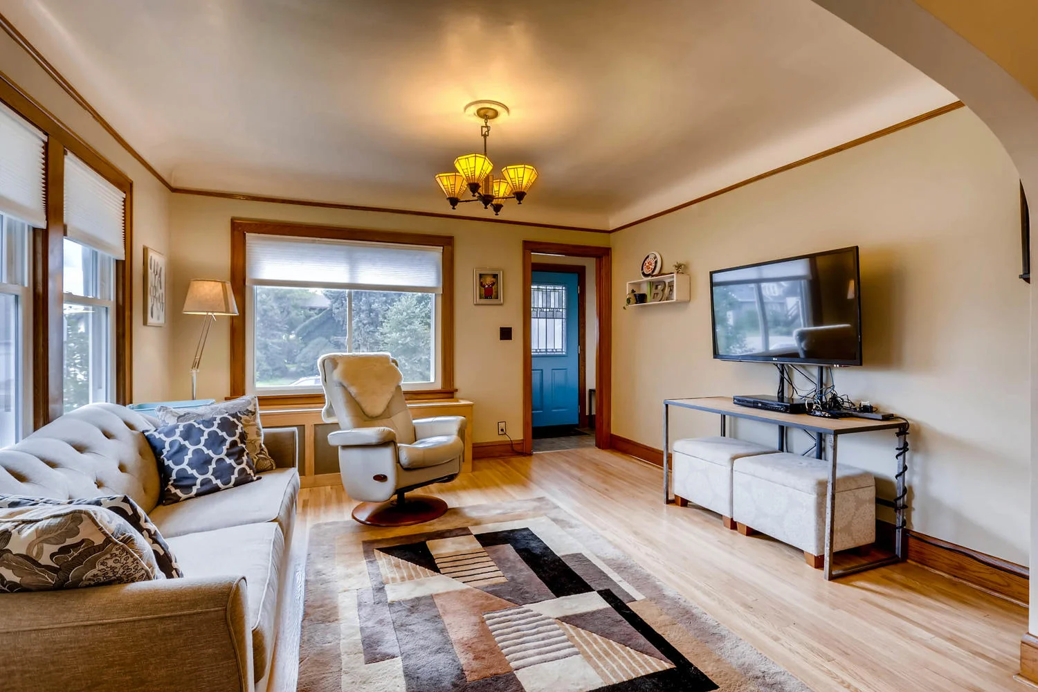 2519 3rd St NE Minneapolis MN-large-006-22-Living Room-1500x1000-72dpi.jpg