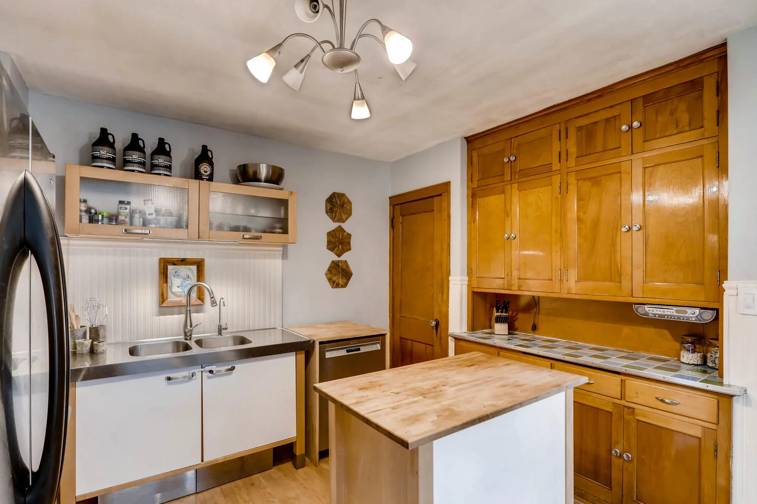2519 3rd St NE Minneapolis MN-large-012-12-Kitchen-1500x1000-72dpi.jpg