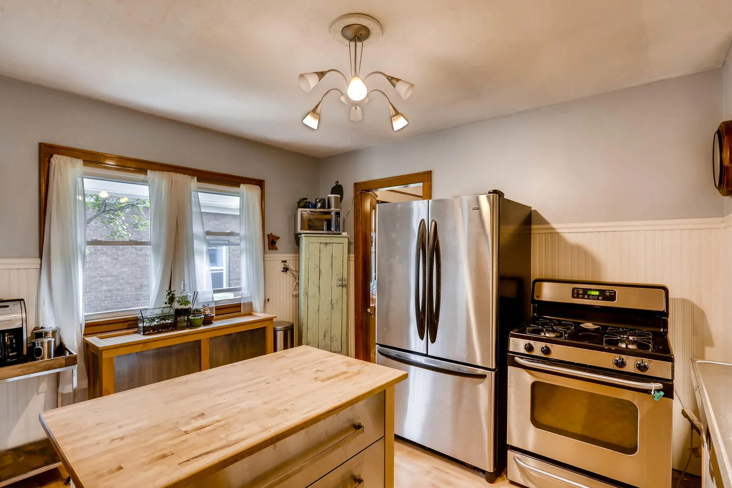 2519 3rd St NE Minneapolis MN-large-014-8-Kitchen-1500x1000-72dpi.jpg