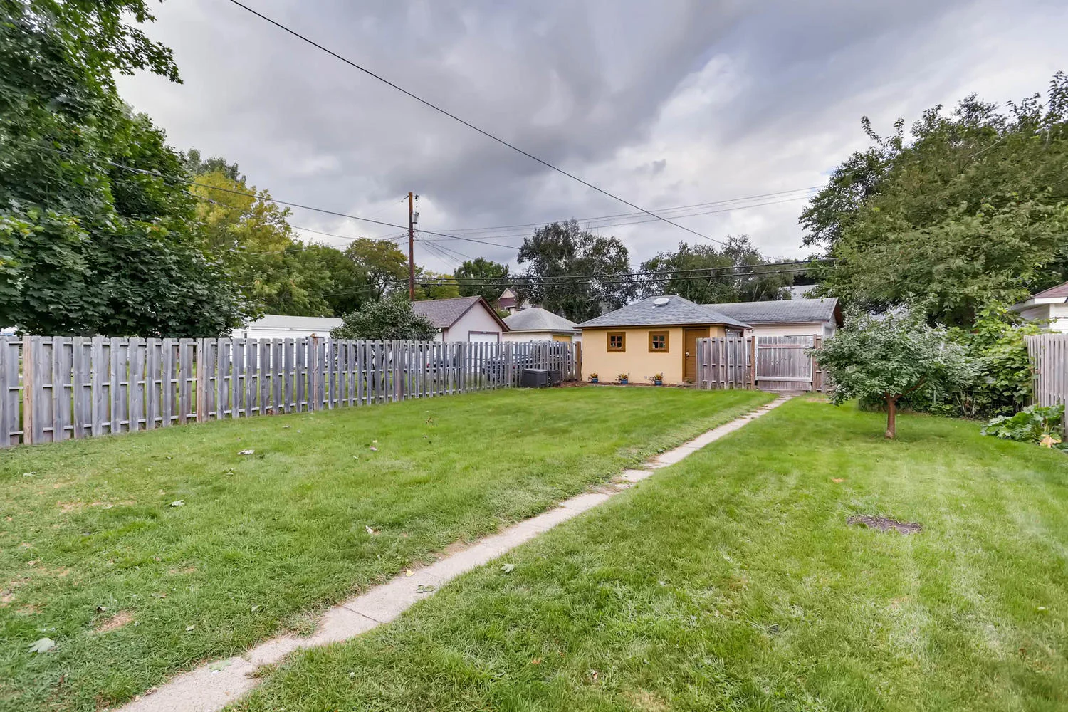 2519 3rd St NE Minneapolis MN-large-025-28-Back Yard-1500x1000-72dpi.jpg