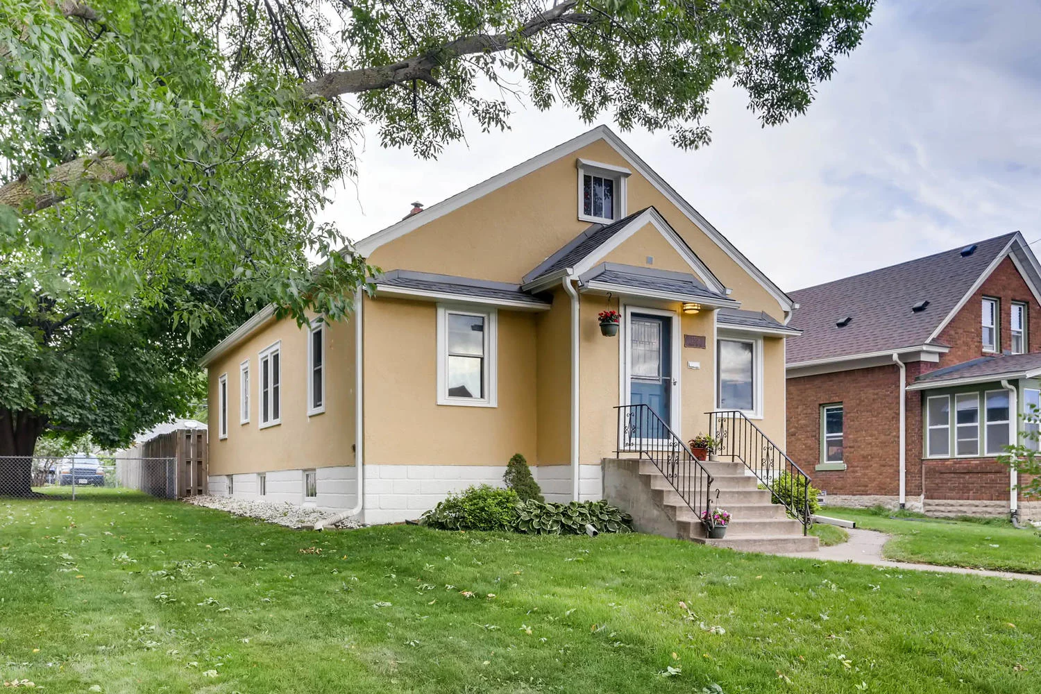 2519 3rd St NE Minneapolis MN-large-002-1-Exterior Front-1500x1000-72dpi.jpg