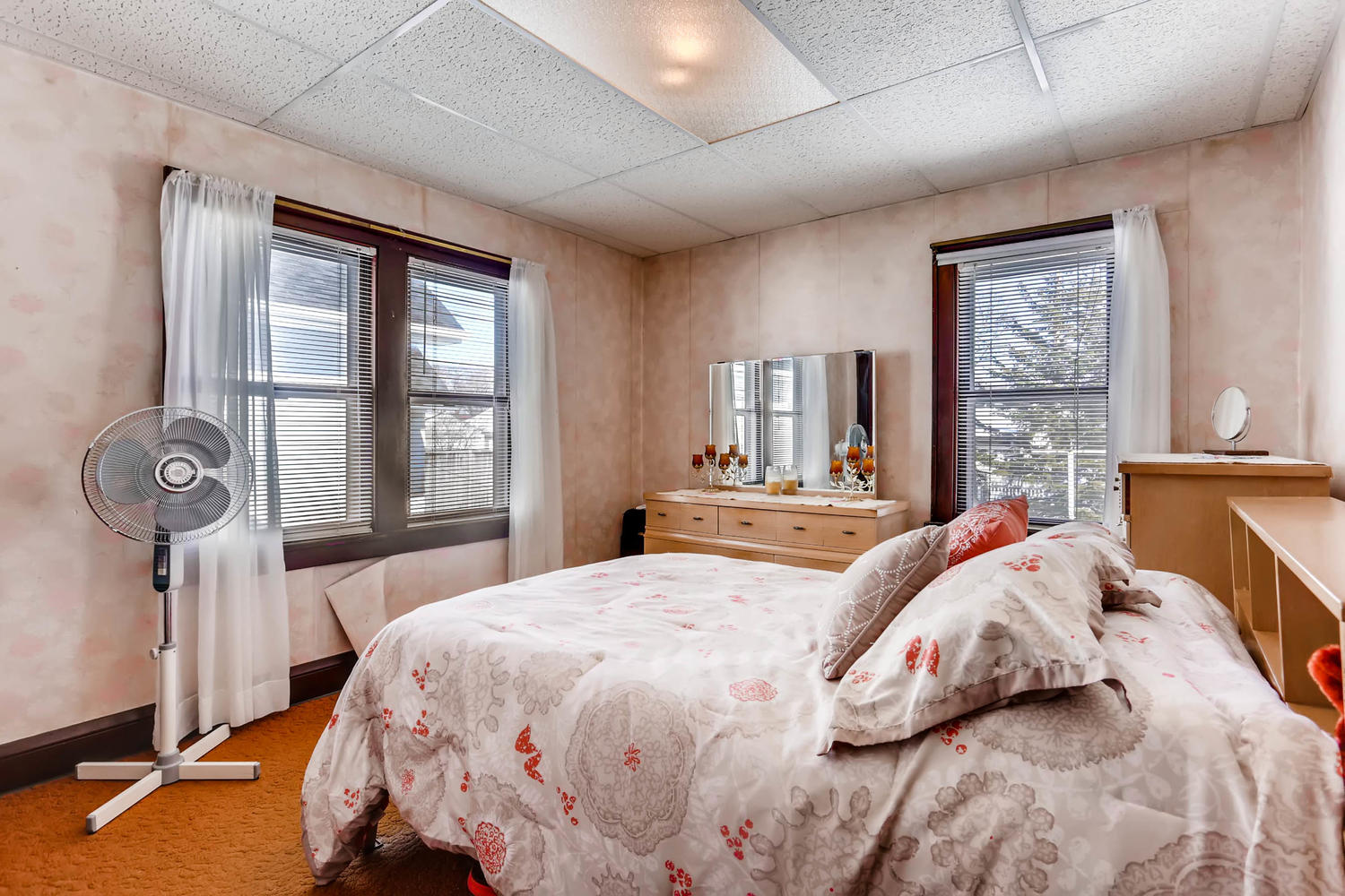 639 Quincy St NE Minneapolis-large-012-11-Master Bedroom-1500x1000-72dpi.jpg