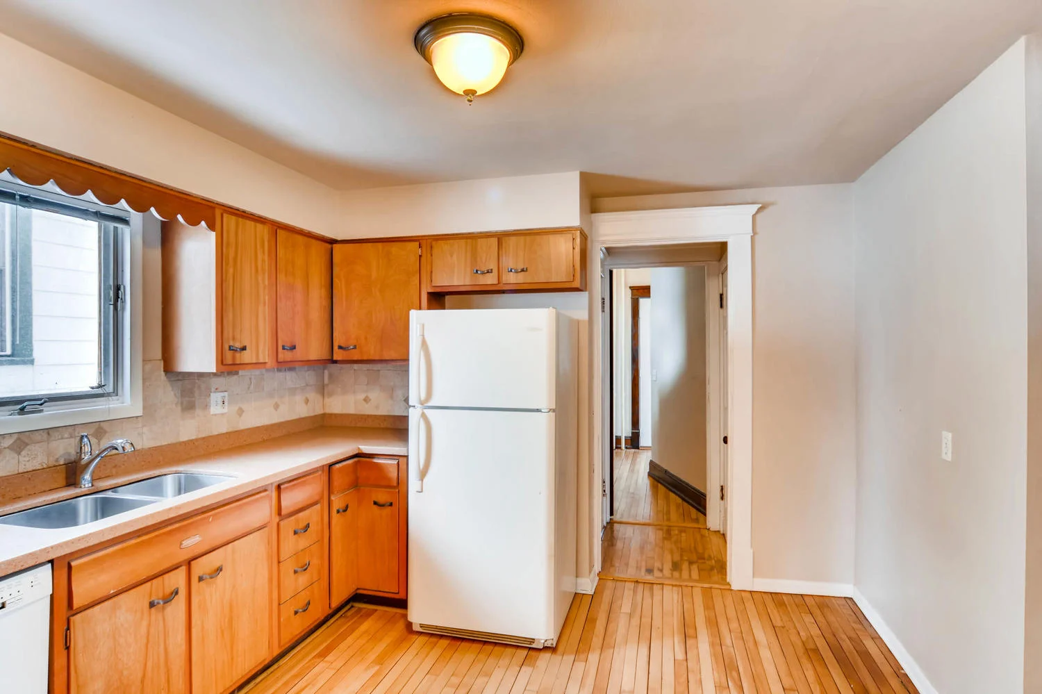 2526 Buchanan St NE-large-011-4-Kitchen-1500x1000-72dpi.jpg