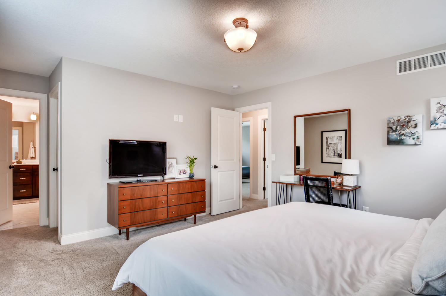 1811 Taylor St NE Minneapolis-large-016-46-2nd Floor Master Bedroom-1500x997-72dpi.jpg