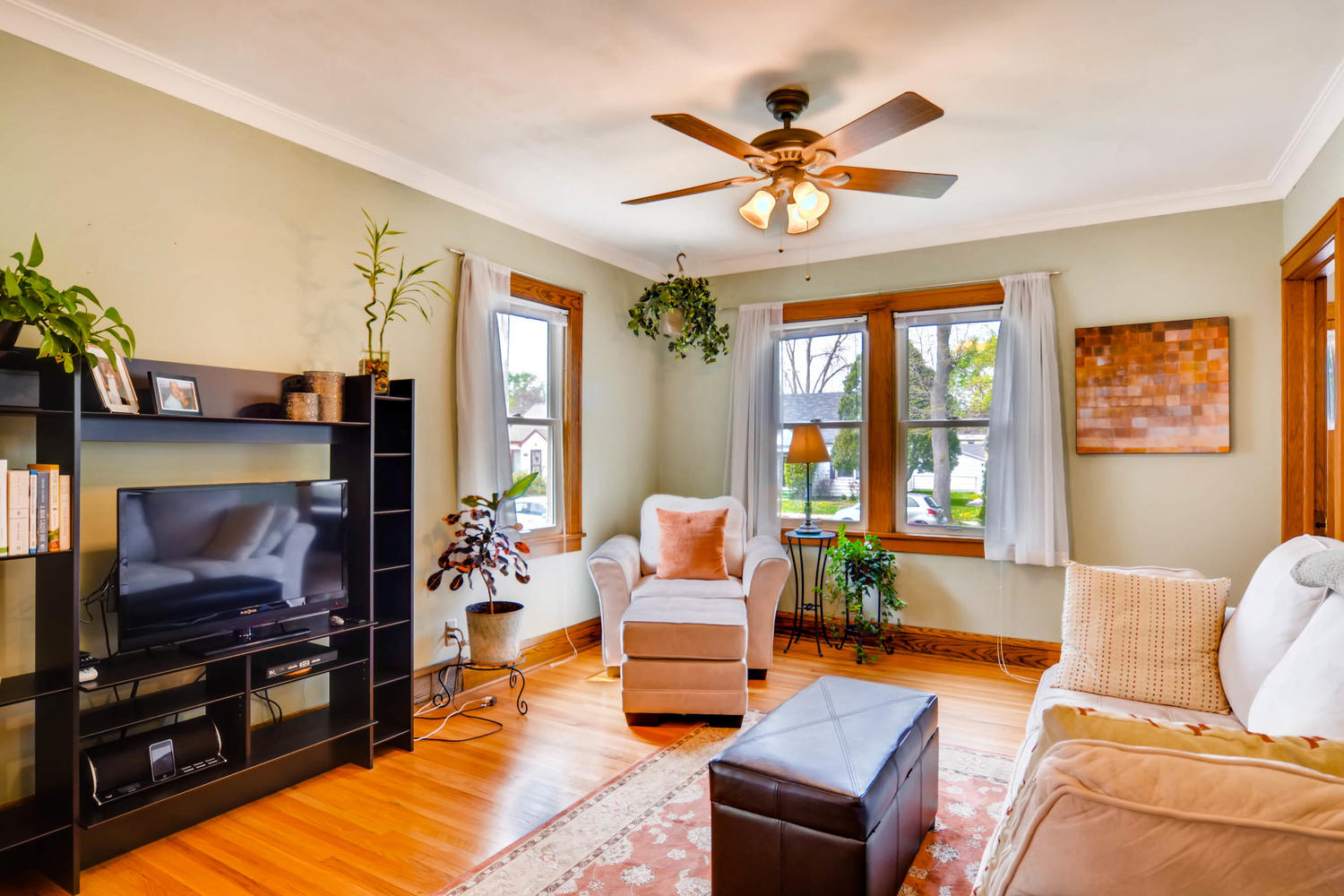 3147 Arthur St NE Minneapolis-large-004-12-Living Room-1500x1000-72dpi.jpg