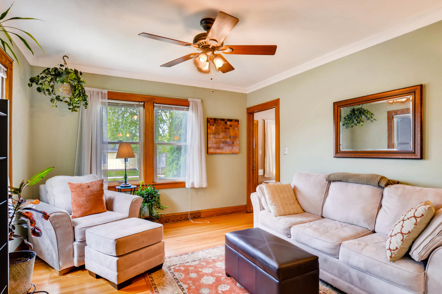 3147 Arthur St NE Minneapolis-large-005-27-Living Room-1500x999-72dpi.jpg