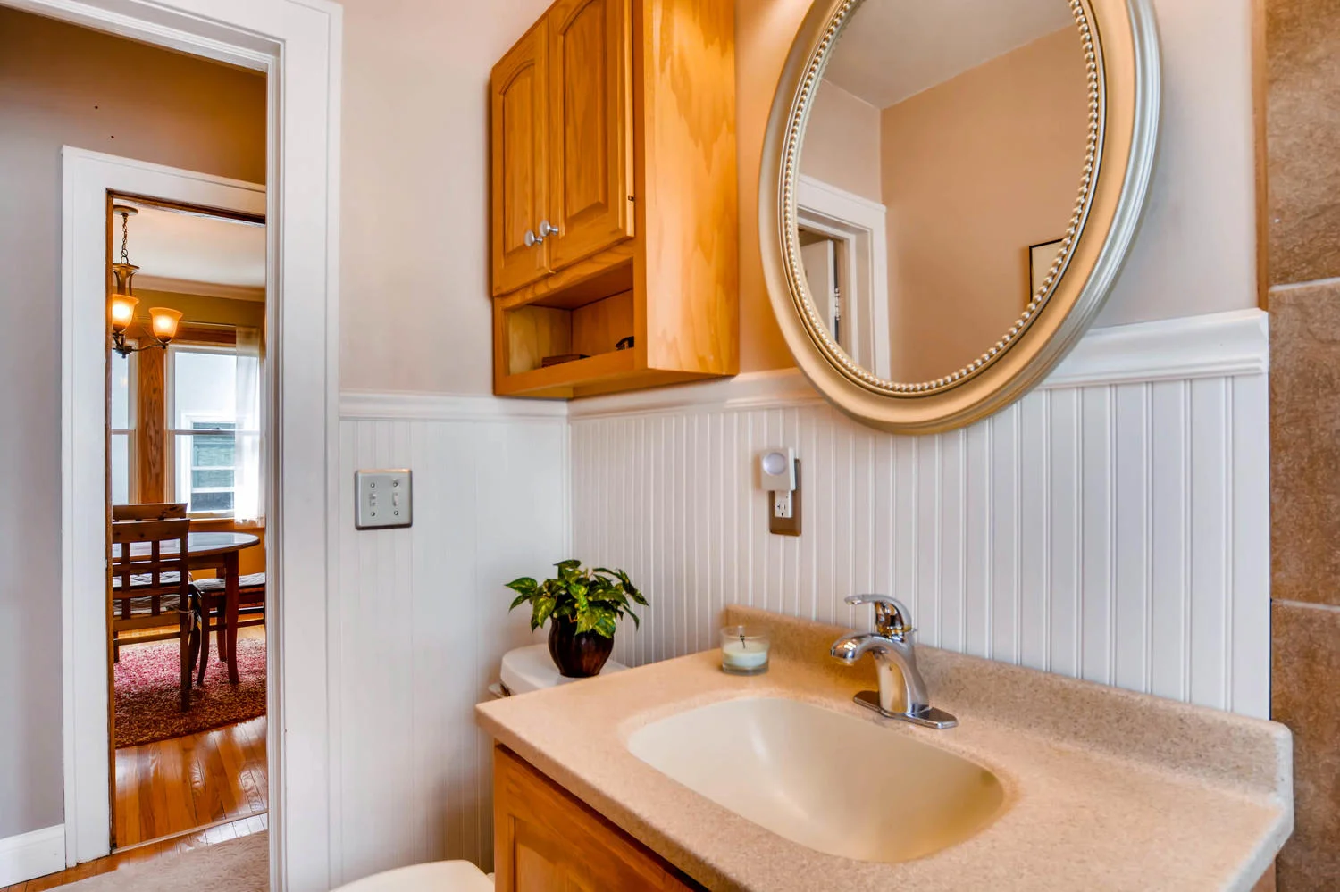 3147 Arthur St NE Minneapolis-large-016-11-Bathroom-1500x1000-72dpi.jpg