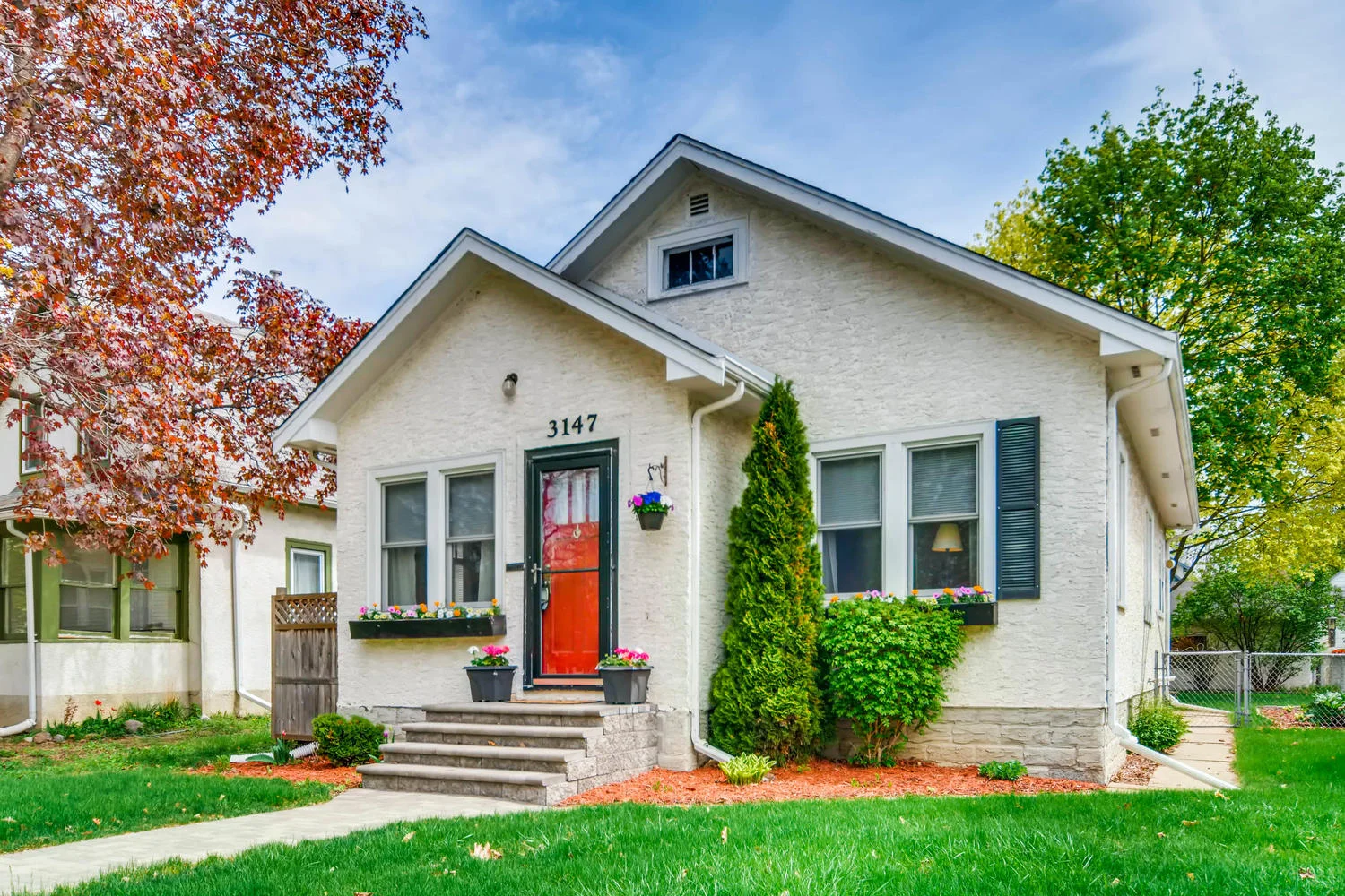 3147 Arthur St NE Minneapolis-large-002-10-Exterior Front-1500x1000-72dpi.jpg