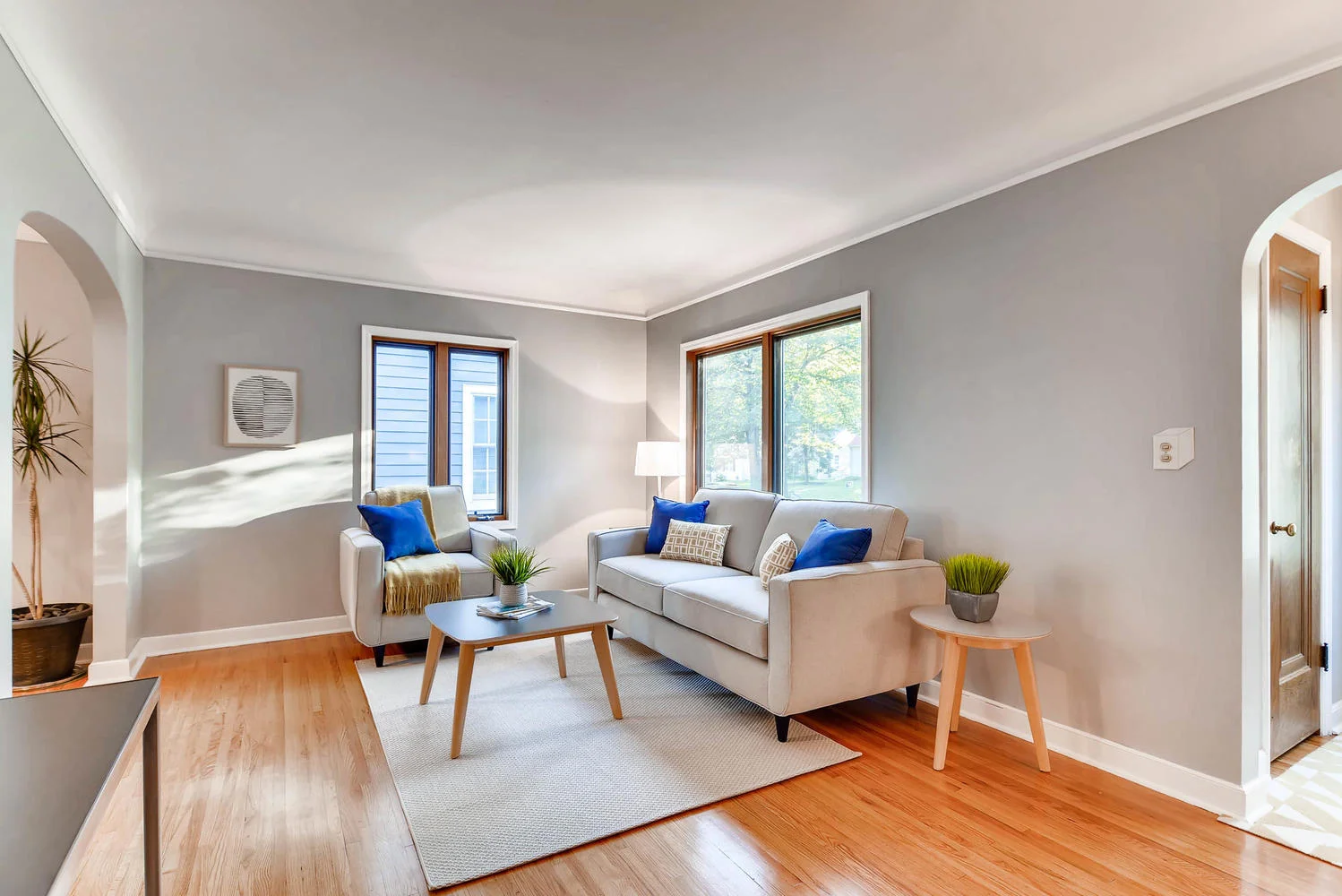 3139 Cleveland St NE-large-003-6-Living Room-1499x1000-72dpi.jpg