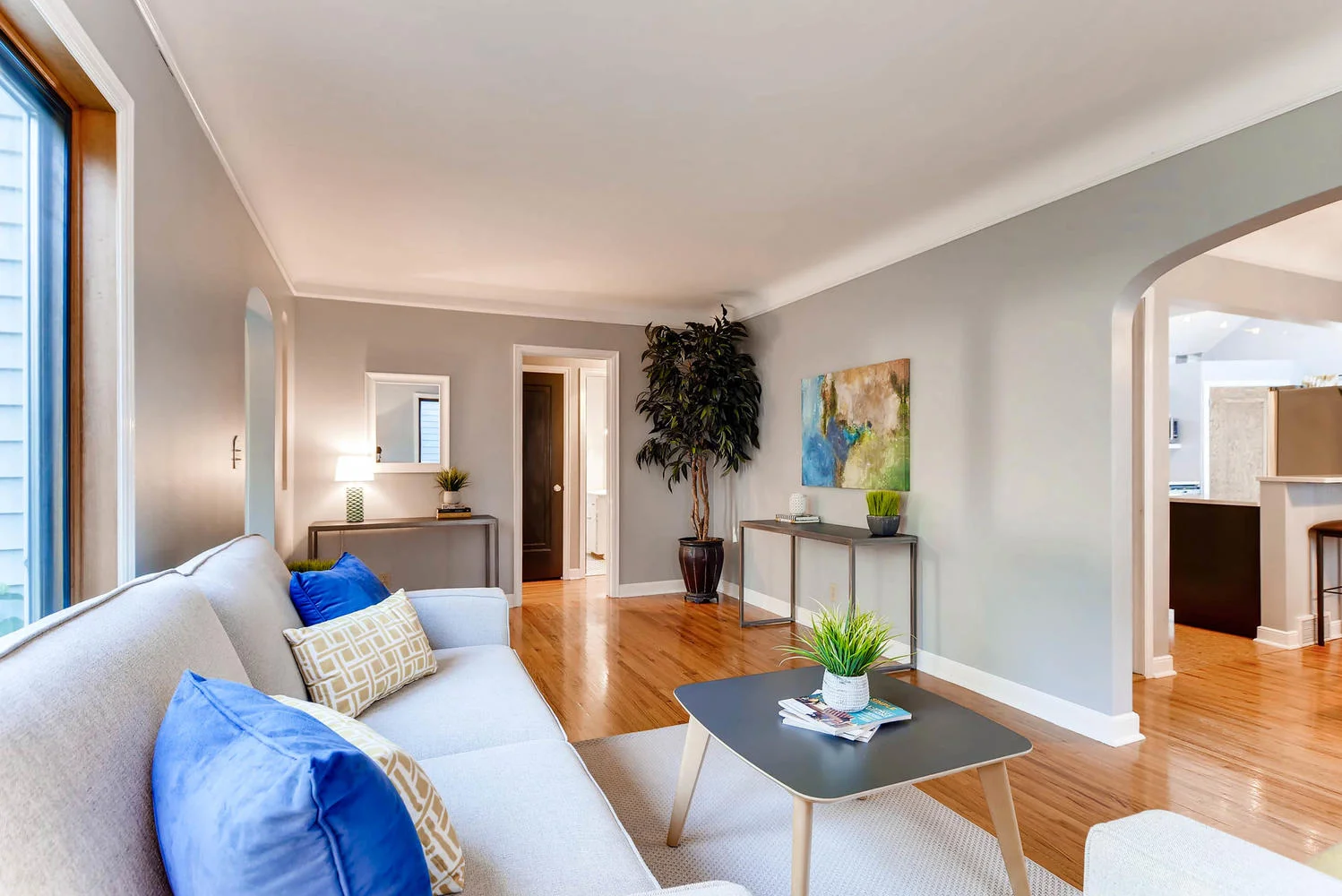 3139 Cleveland St NE-large-004-12-Living Room-1499x1000-72dpi.jpg