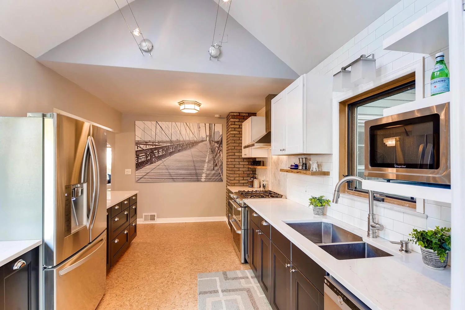 3139 Cleveland St NE-large-012-17-Kitchen-1499x1000-72dpi.jpg