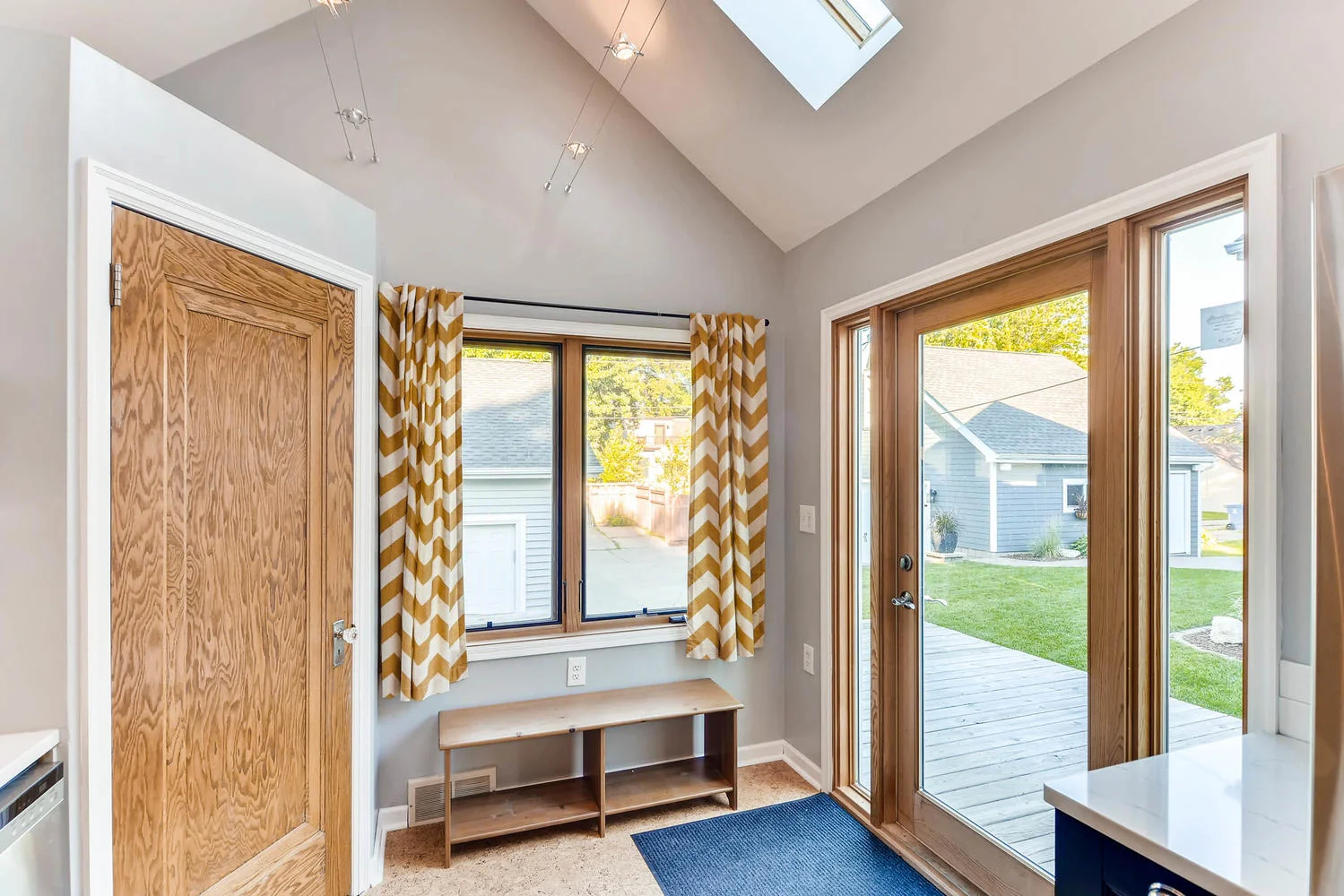 3139 Cleveland St NE-large-014-16-Kitchen-1500x1000-72dpi.jpg