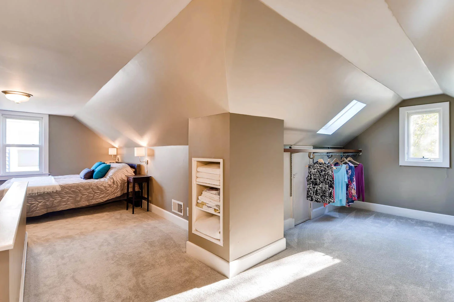 3139 Cleveland St NE-large-016-18-2nd Floor Master Bedroom-1500x1000-72dpi.jpg