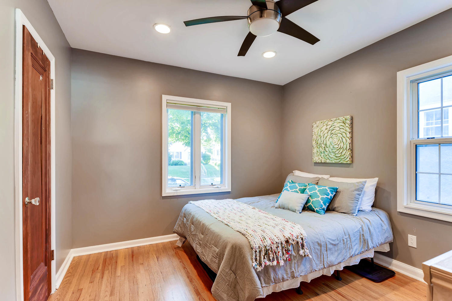 3139 Cleveland St NE-large-020-14-Bedroom-1499x1000-72dpi.jpg