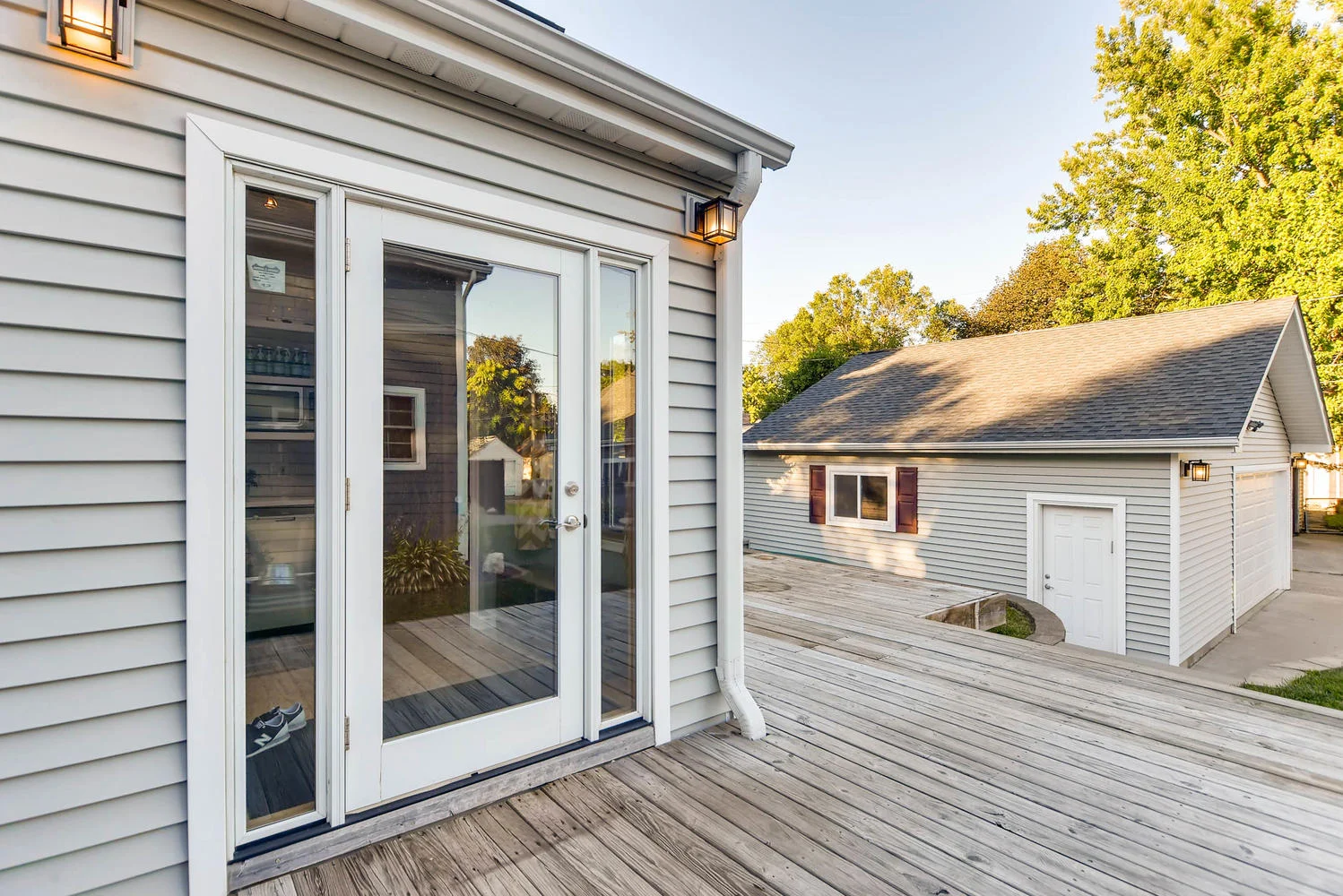 3139 Cleveland St NE-large-027-26-Deck-1499x1000-72dpi.jpg