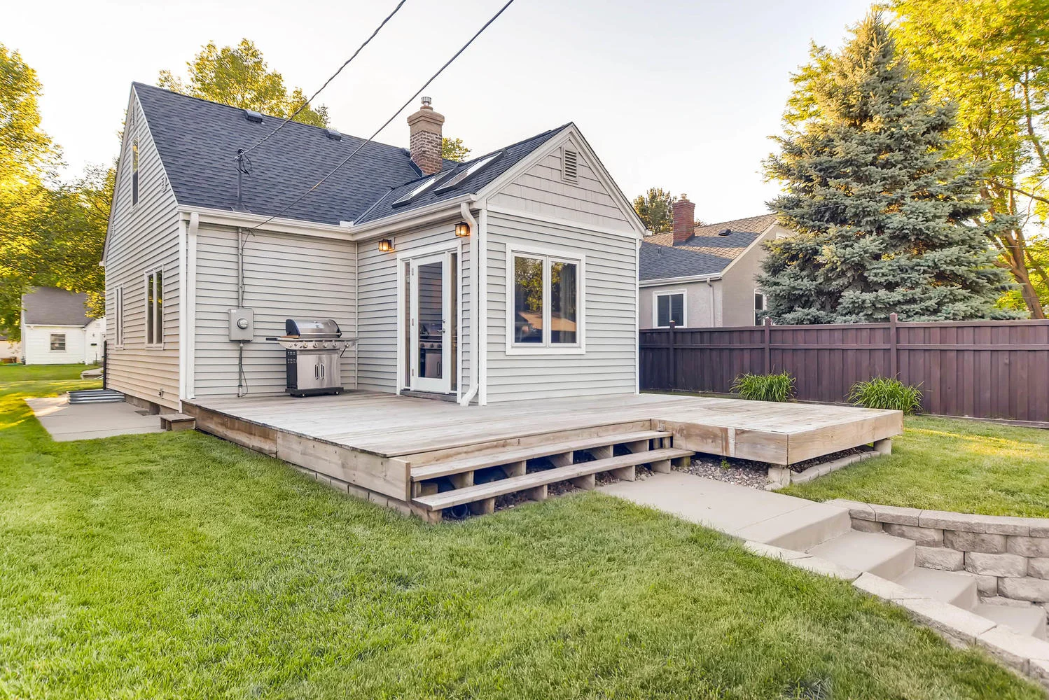 3139 Cleveland St NE-large-028-20-Back Yard-1499x1000-72dpi.jpg