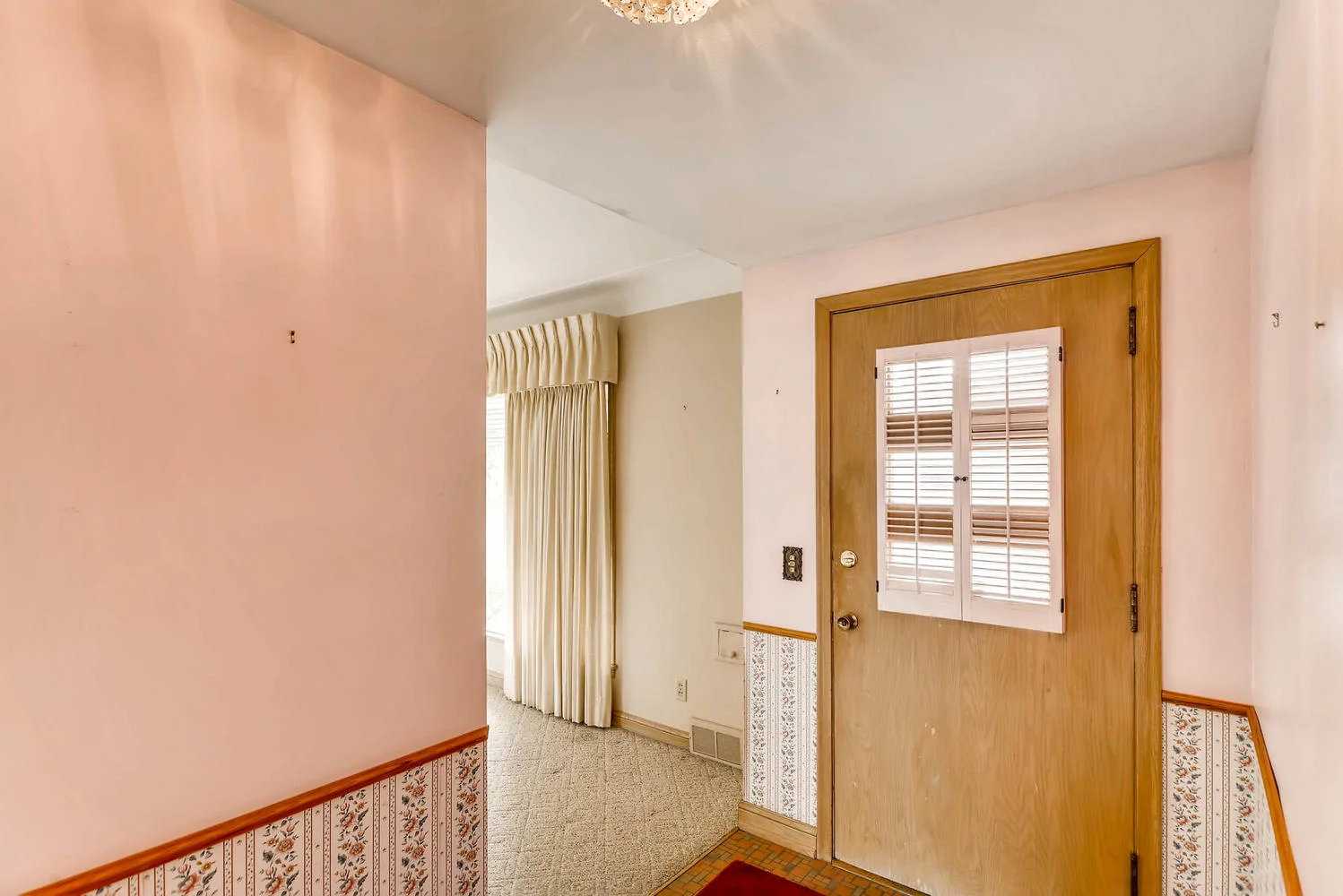 2601 27th Ave NE Minneapolis-large-004-6-Foyer-1499x1000-72dpi.jpg