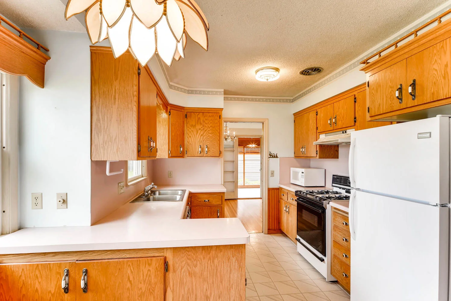 2601 27th Ave NE Minneapolis-large-008-1-Kitchen-1499x1000-72dpi.jpg