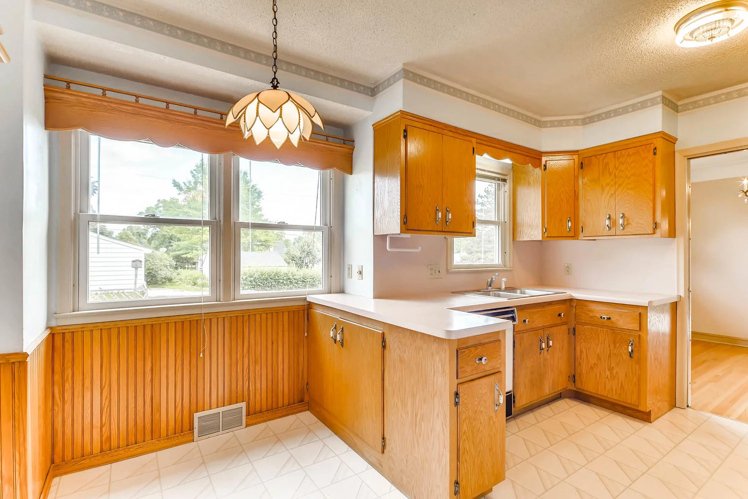 2601 27th Ave NE Minneapolis-large-012-27-Breakfast Area-1499x1000-72dpi.jpg