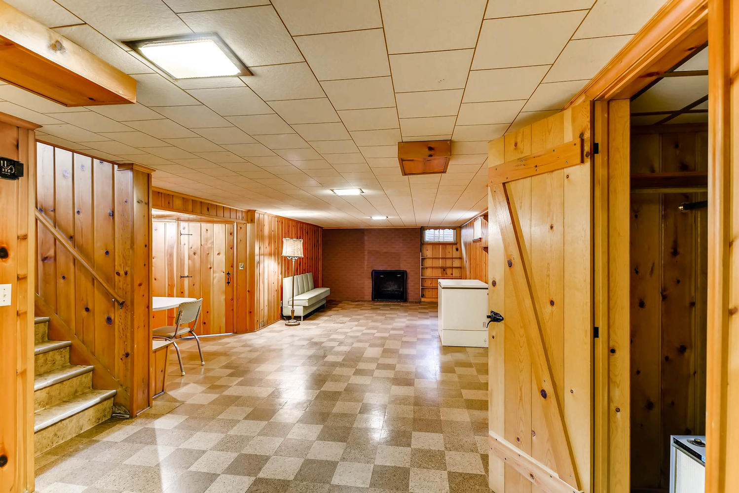 2601 27th Ave NE Minneapolis-large-019-21-Lower Level Family Room-1499x1000-72dpi.jpg